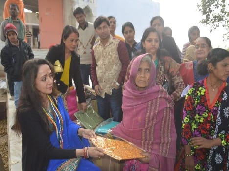mp hemamalini distribut the clothes in rawal