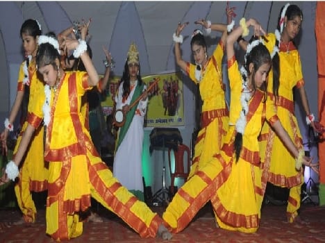 Group dance first Modern School in Maya
