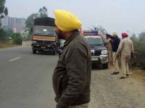 lancer car drivers firing on punjab police car