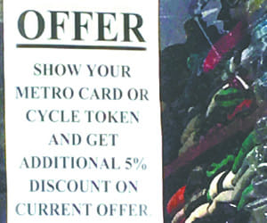 show metro card of photo with selfie and get discount in noida