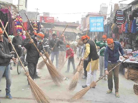 ngo's and traders run swachhata campaign in rohtak