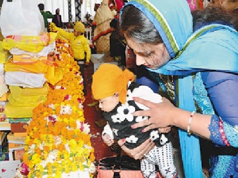 Guru Gobind Singh Maharaj lights 