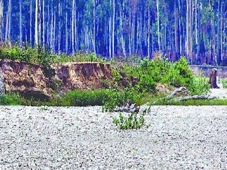 Huddi illegal mining of river