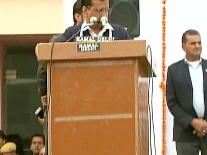 on the day when ink was thrown on delhi police, kejriwals PA moved cop off stage