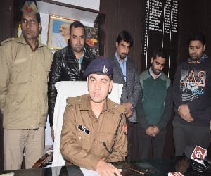 The four arrested 150 people one million swindle.