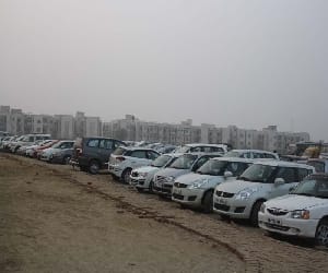 no registration for commercial vehicle without parking in noida