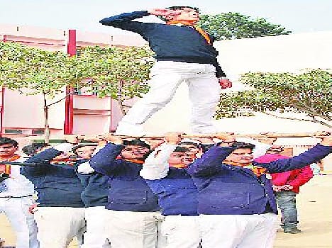 five students will meet with president