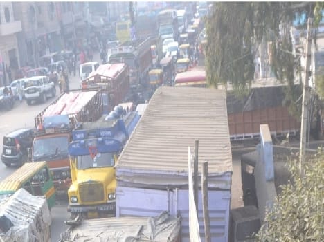 Flagrantly violate traffic rules causing jams on the highway