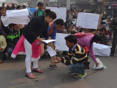 Joining Letter of Nursing, is handed over to the hands sweep