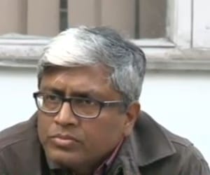 ashutosh verbal attack on akhilesh yadav