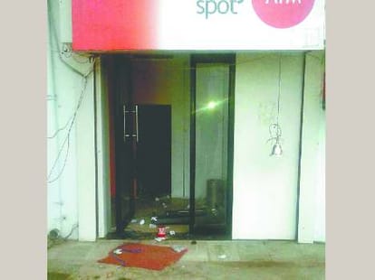ATM machine loot in Faizabad.