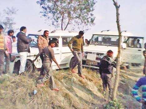 gangster robbed 20 lakh from cash van in UP-Bihar area