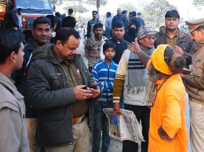 A student get shot and looted in Lucknow.