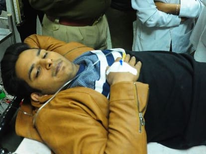 A student get shot and looted in Lucknow.