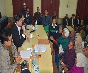  14 officers absent in tahsil diwas, salary cut. 