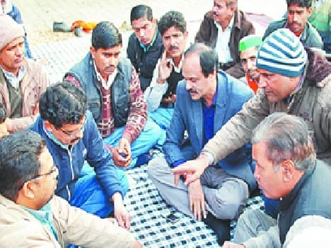 Farmers picket
