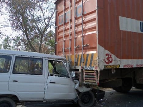 Six injured , including the driver