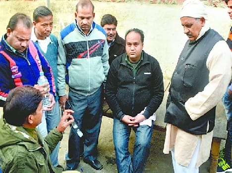 5.50 lakh looted merchant unconscious in a moving bus
