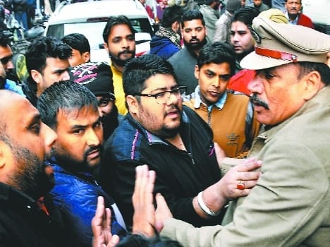 dera, head, protest, two group, clashed