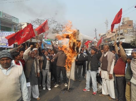 five farmers' condition deteriorates  during agitation in collectrate