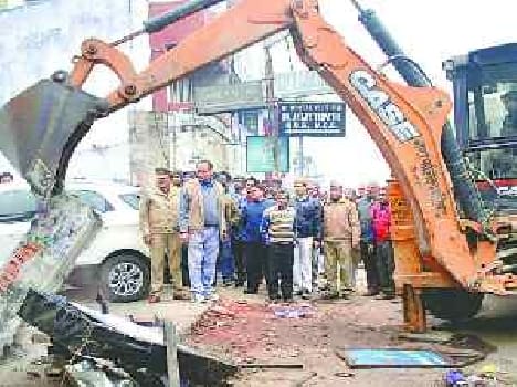 The demolition of the illegal construction in stores