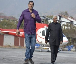 khali challenge undertaker to fight in India.