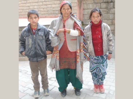 woman attacked by a neighbour in rampur.