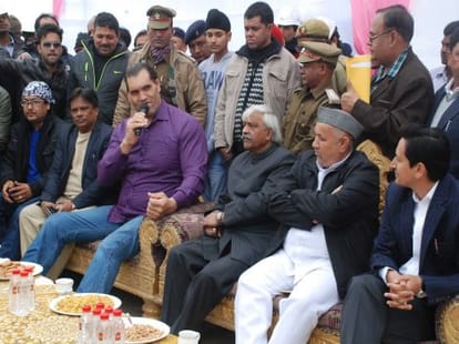khali challenge undertaker to fight in India.