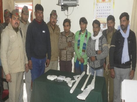 Dacoit gang busted five crooks arrested