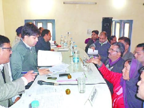 The salary stopped three Rajswkarmion