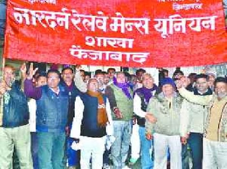 Railwaymen reject new pension scheme