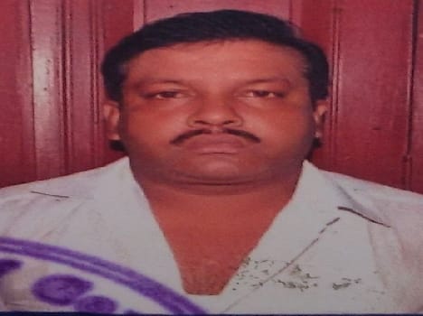 sarrafa employee fallen by train, died