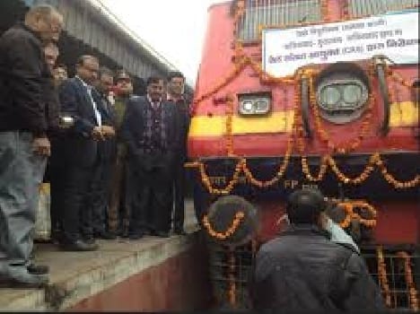 electric train ran 115 KM per hour speed on moradabad gazhiabad track