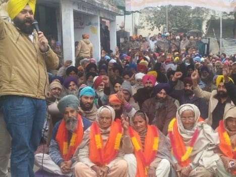 hunger strike, lady, farmer, pathankot