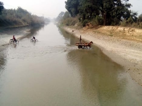 Forced to pass through the canal, rural