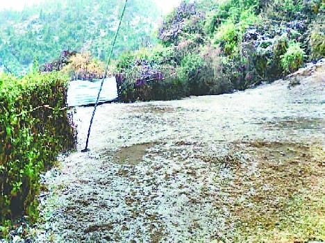 Rain and snow grew cold