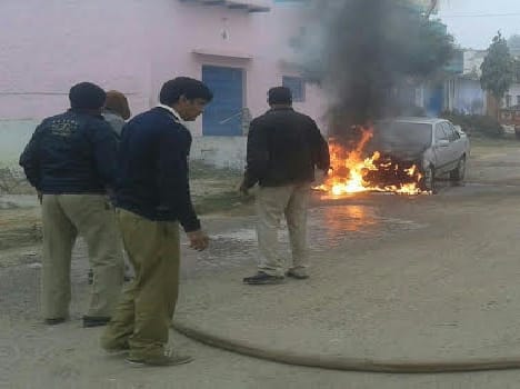 car have caught fire in mathura