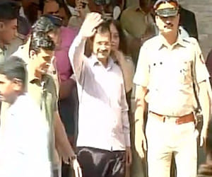 kejriwal git bail from kurla court in mumbai
