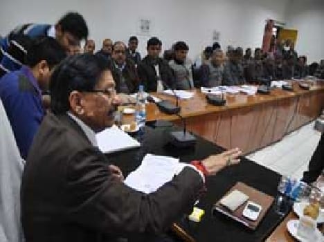 DM directs officers to work towards farmers