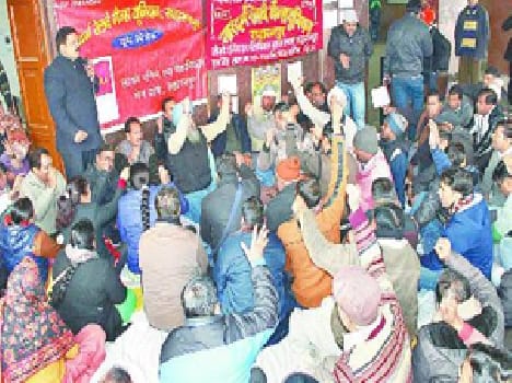 Railway workers protest