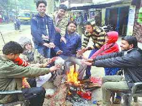 People shuddering from cold wave