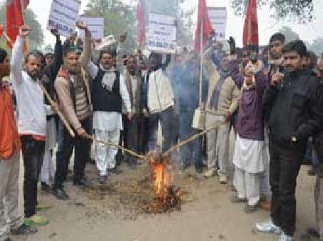 CPI activists burn effigy