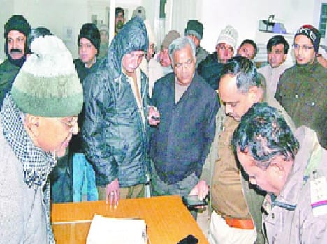 Sresham stormed into the office of the looting of the entrepreneur