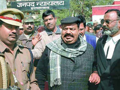 SC orders CBI probe against former MP Atiq Ahmed & his brother