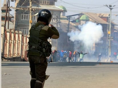 clashes in pulwama, dozens injured