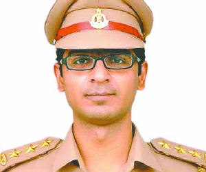 Example: The mechanic's son became a judge and inspector.