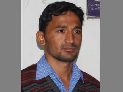 lover murdered his girlfriend, then surrender in police station.