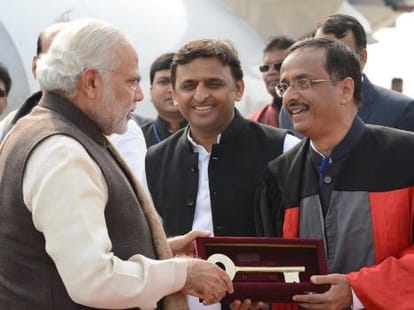 Why modi speak late on important occasions