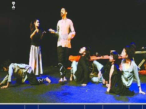 Theater Fest : Vindermeyr bursted into laughter balloon