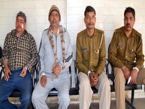 Bolero clashed with vertical trolley, four injured, including two Mandi personnel